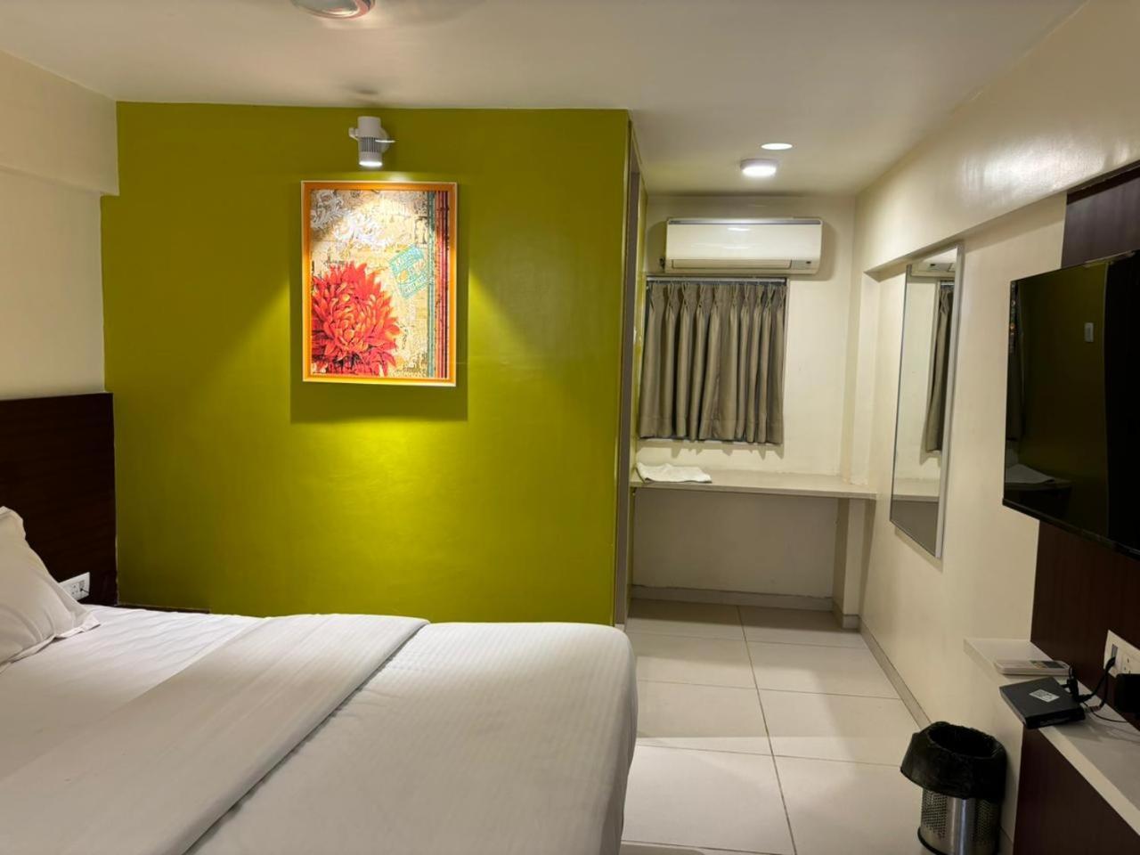 Hotel Haldi Nashik Eksteriør billede