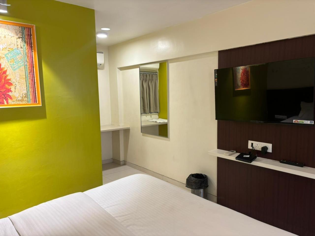 Hotel Haldi Nashik Eksteriør billede