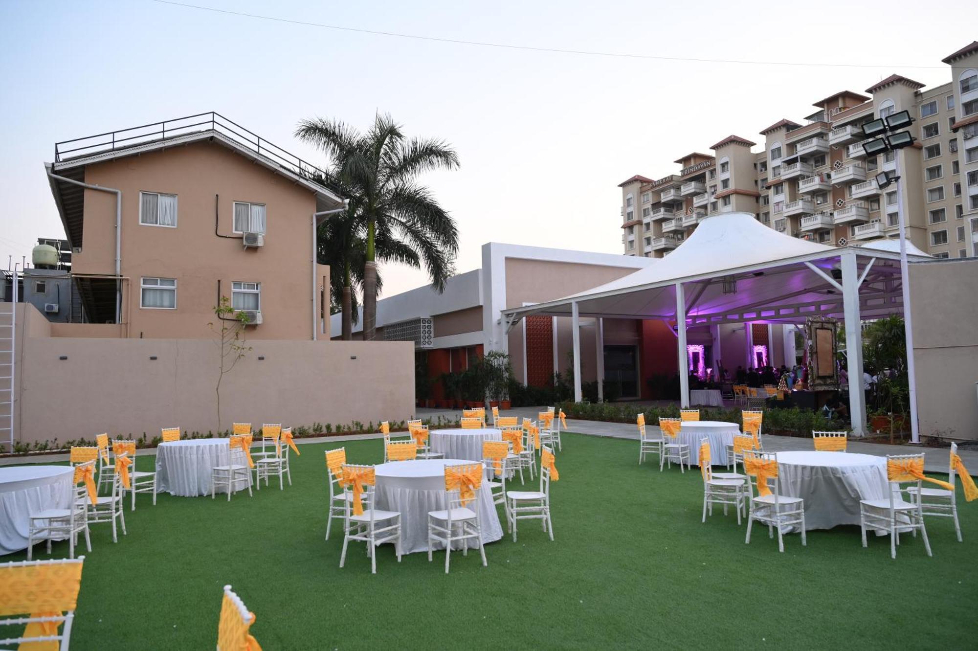 Hotel Haldi Nashik Eksteriør billede