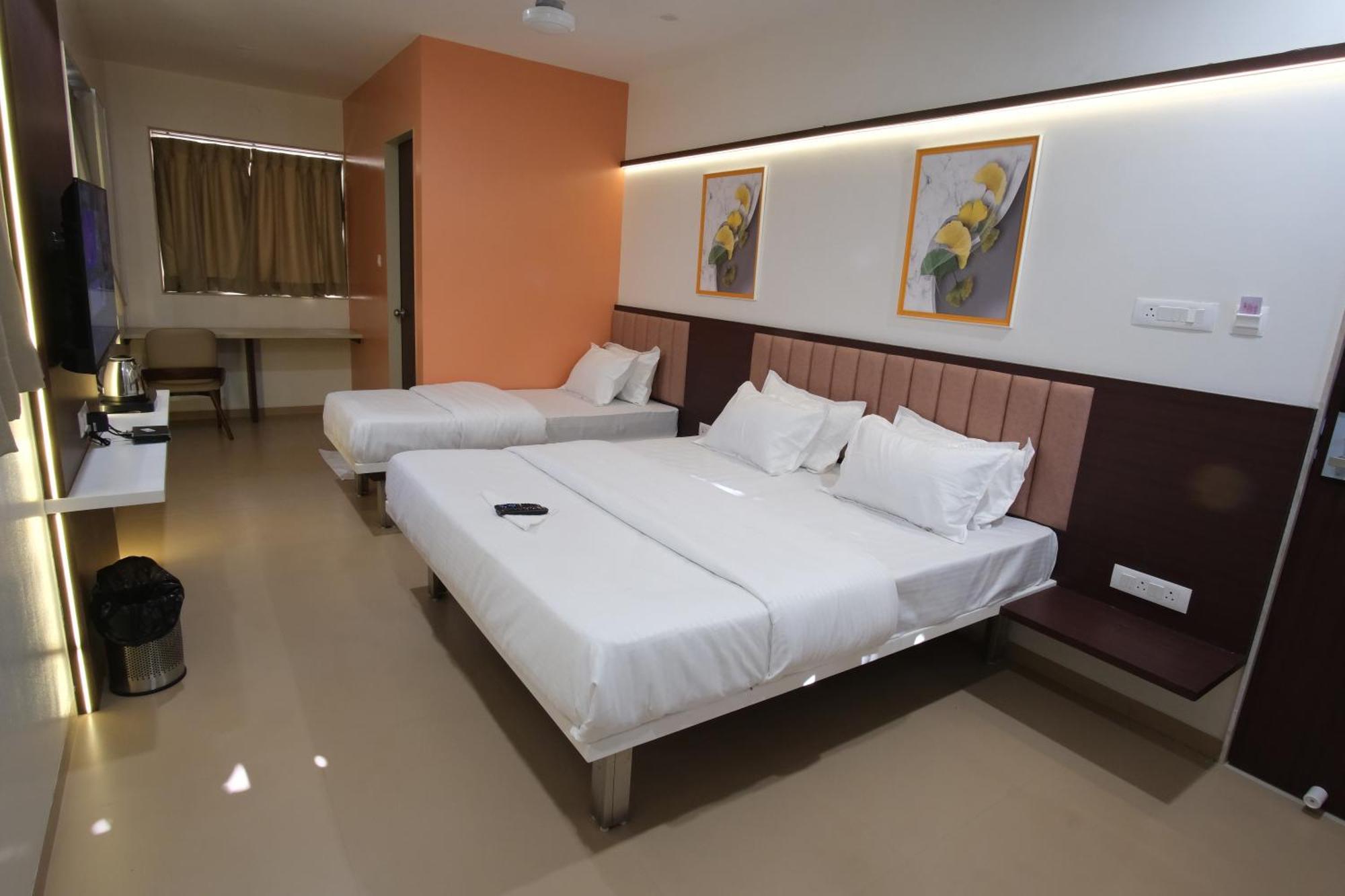 Hotel Haldi Nashik Eksteriør billede