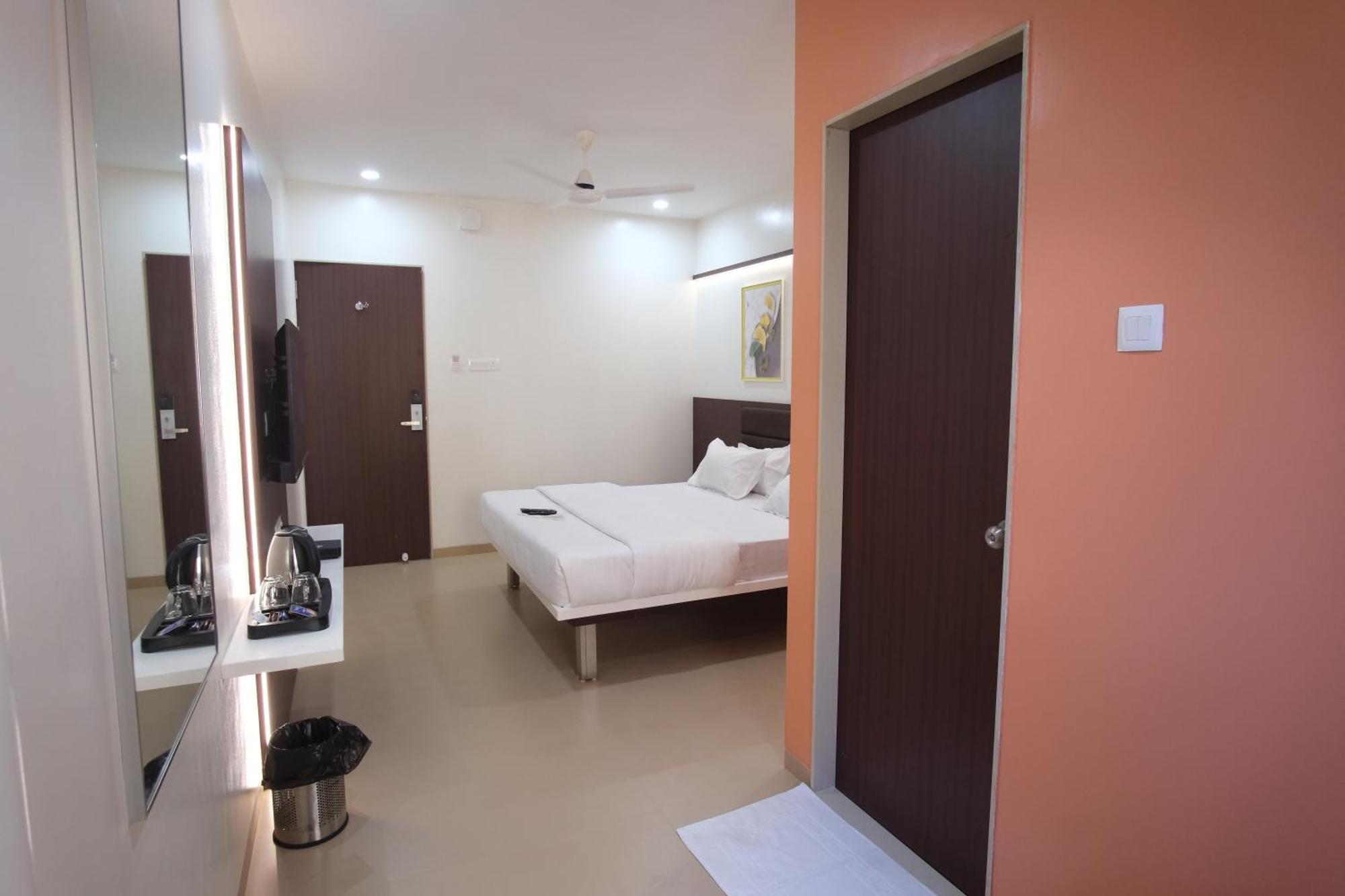 Hotel Haldi Nashik Eksteriør billede