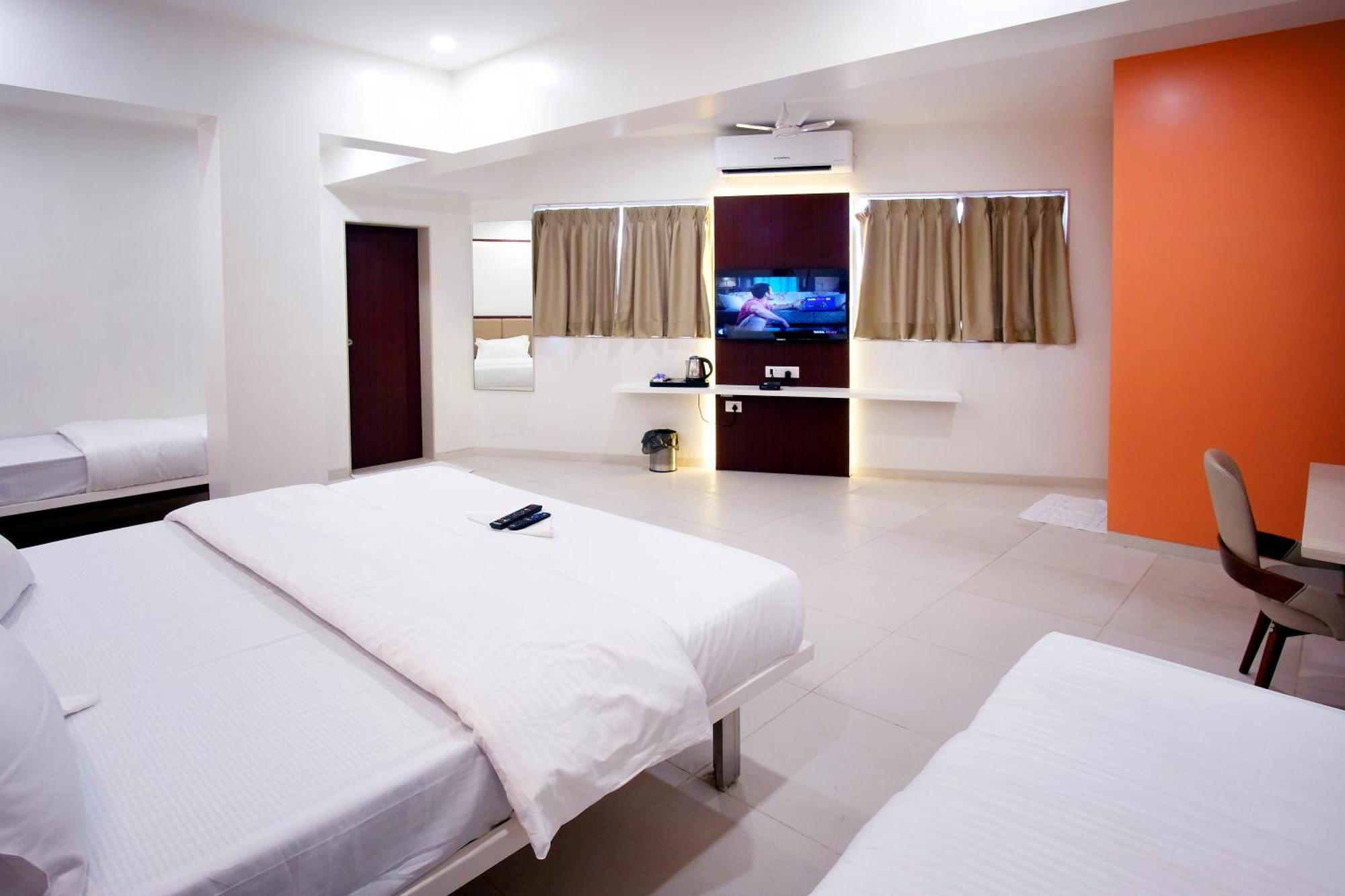 Hotel Haldi Nashik Eksteriør billede