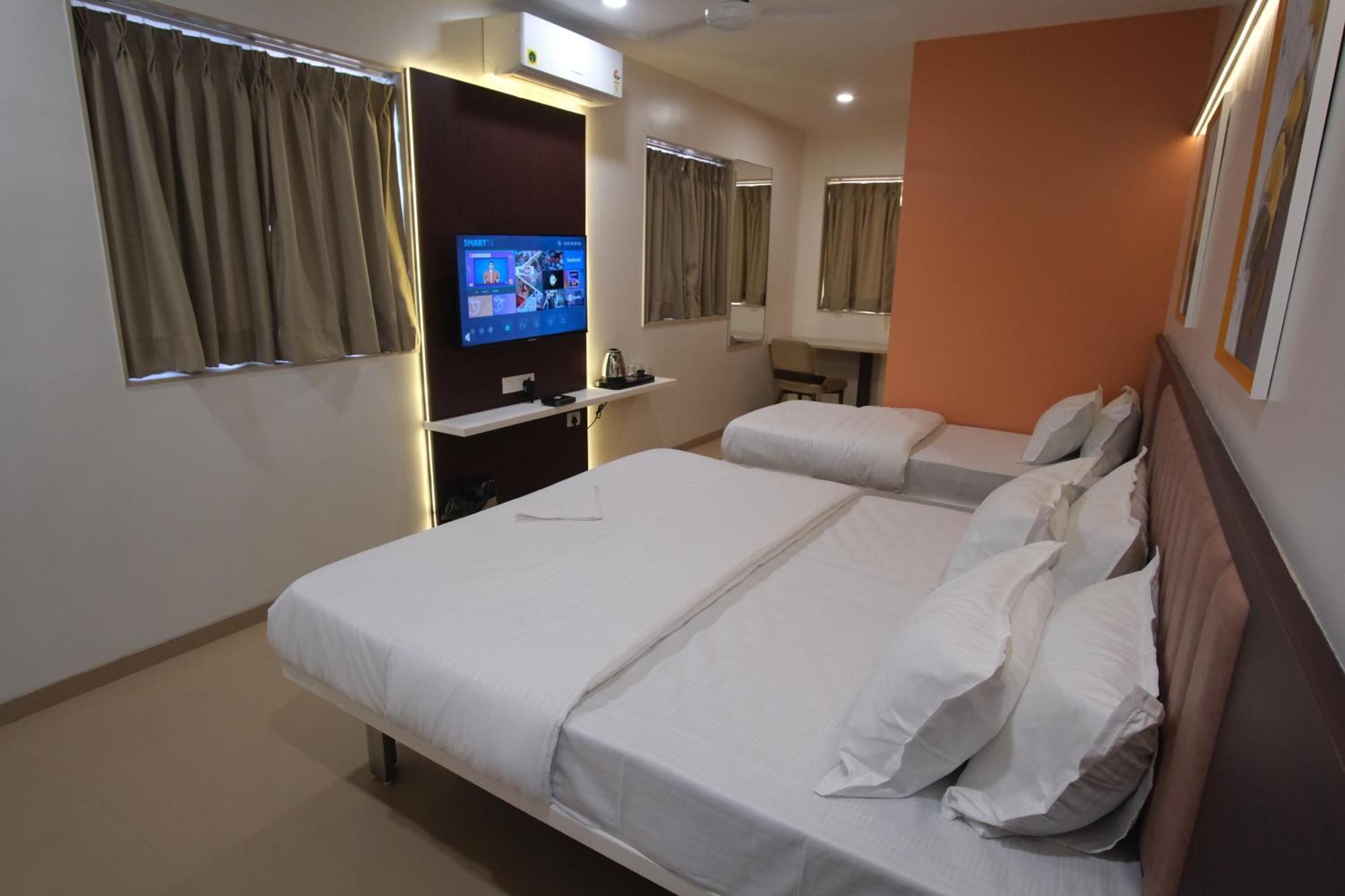 Hotel Haldi Nashik Eksteriør billede