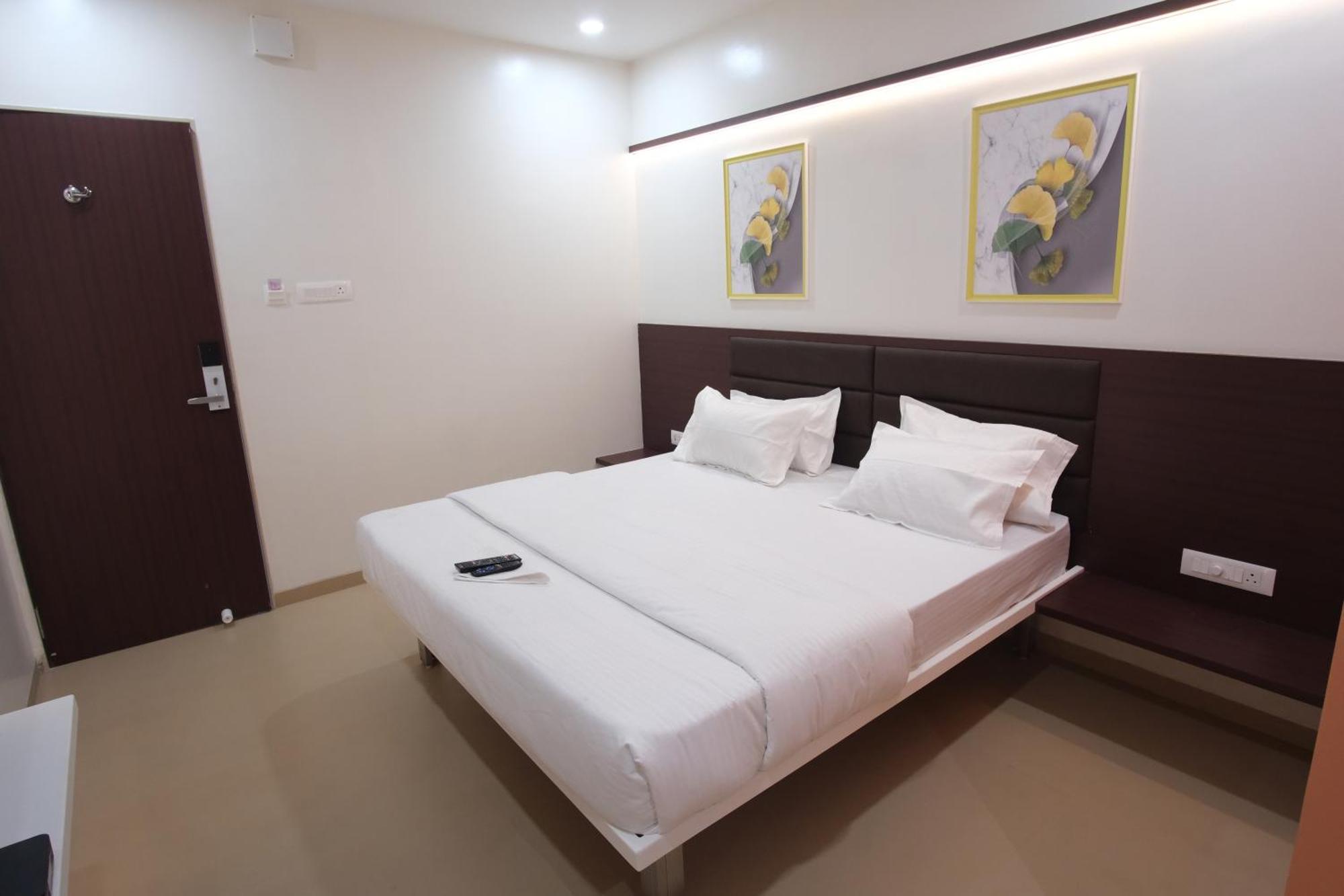 Hotel Haldi Nashik Eksteriør billede