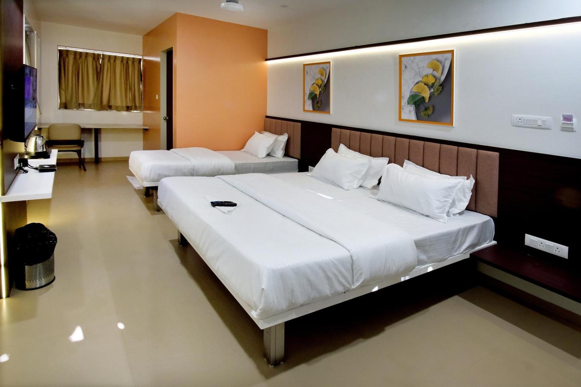 Hotel Haldi Nashik Eksteriør billede