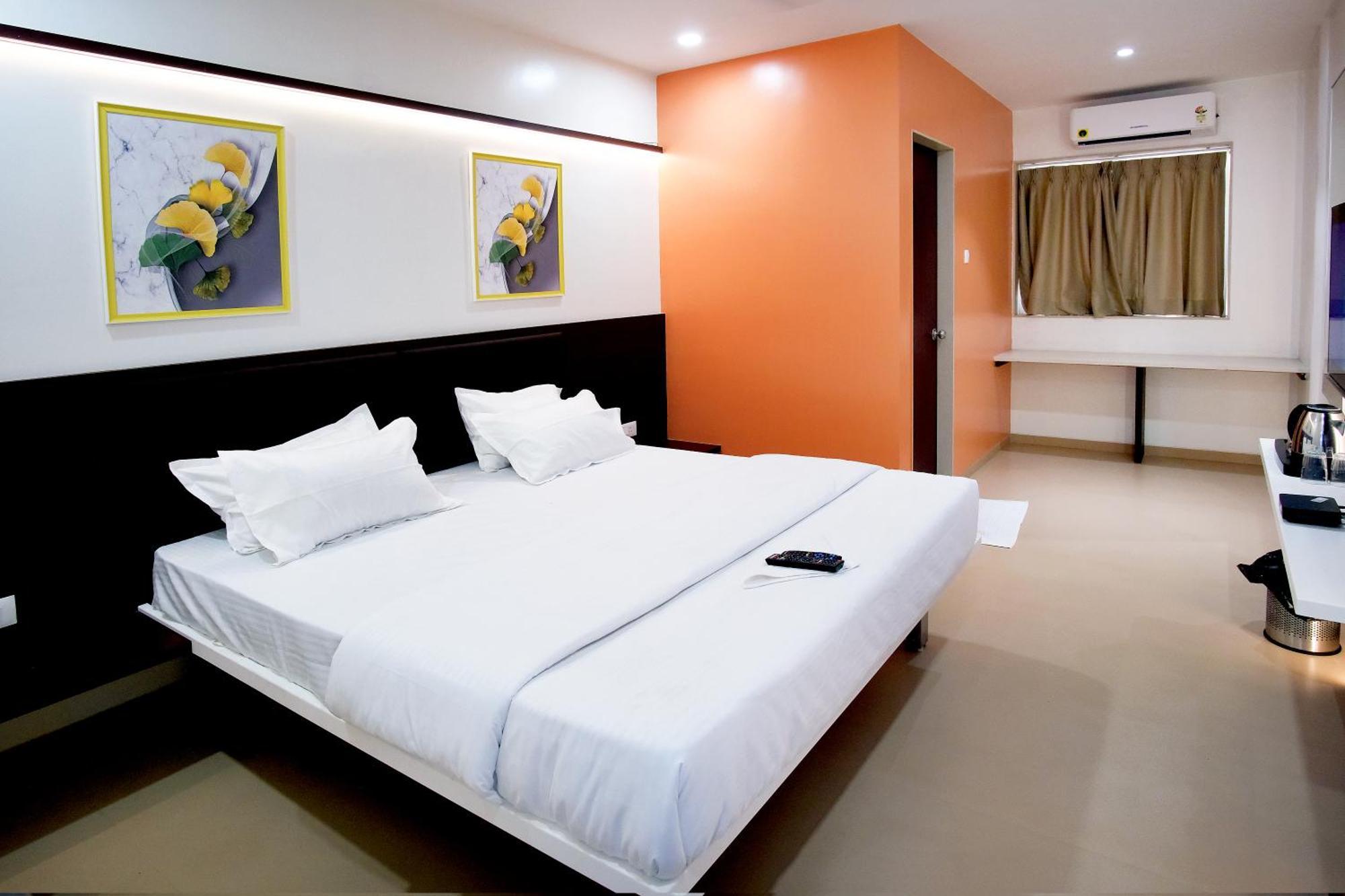 Hotel Haldi Nashik Eksteriør billede