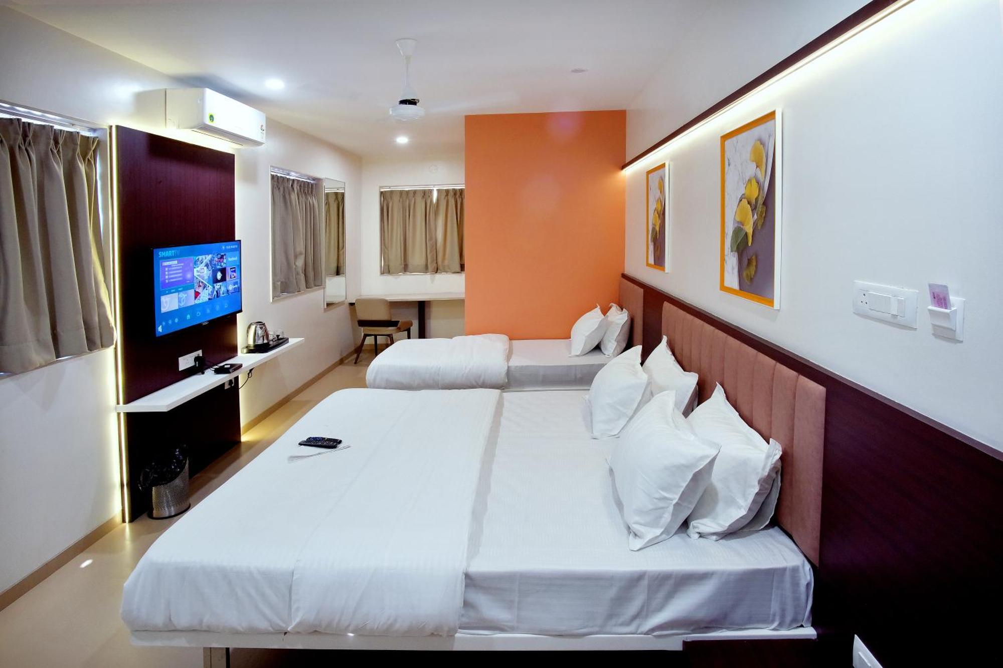 Hotel Haldi Nashik Eksteriør billede