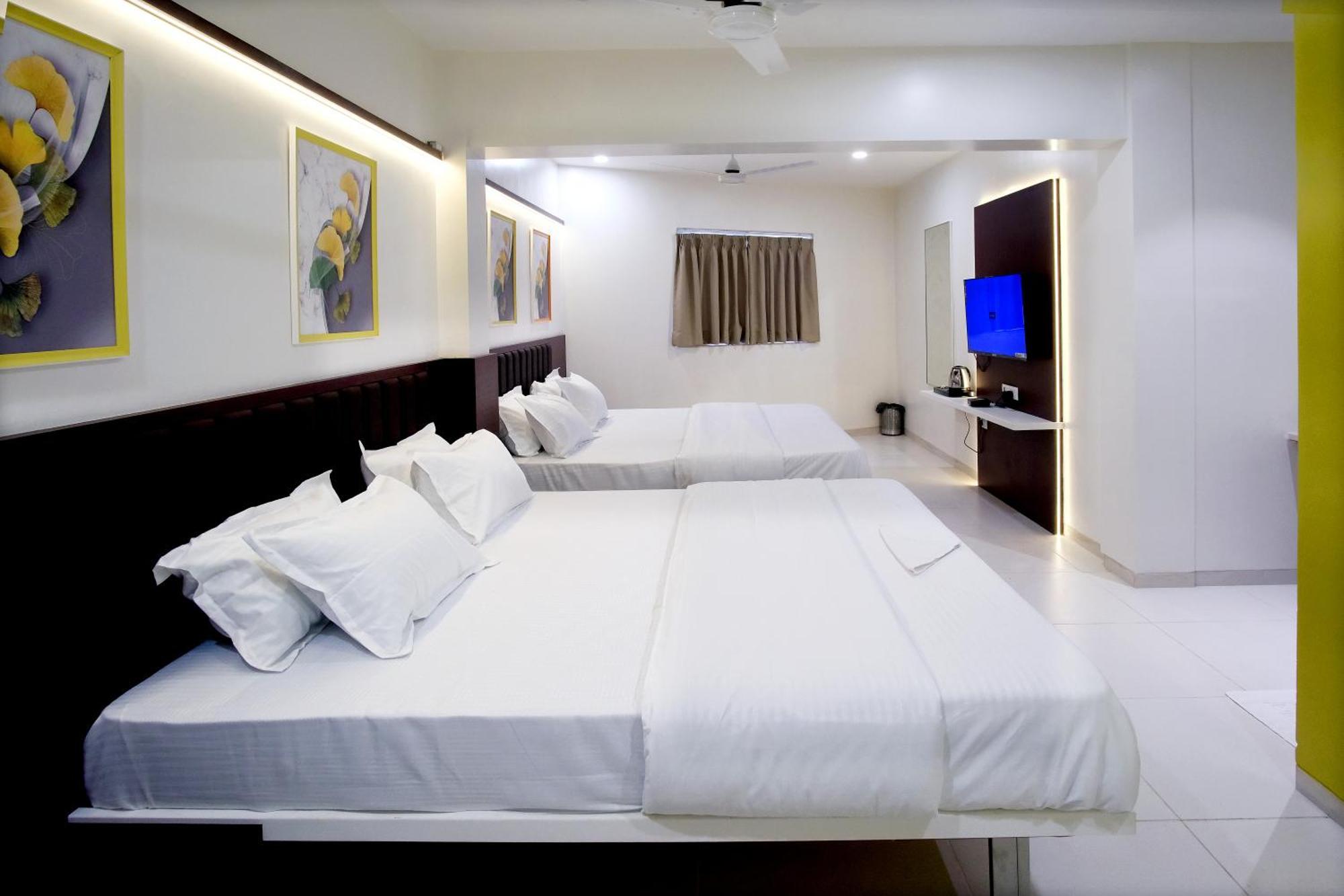 Hotel Haldi Nashik Eksteriør billede