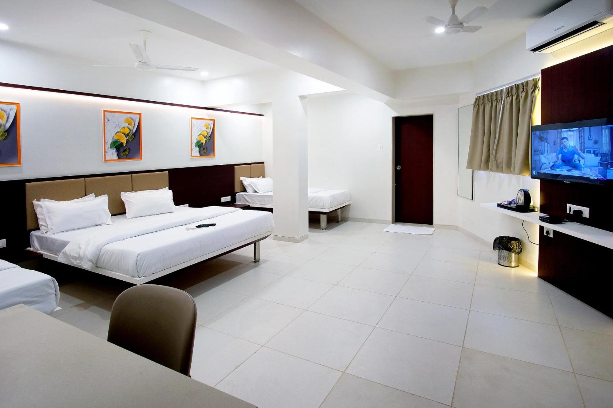 Hotel Haldi Nashik Eksteriør billede